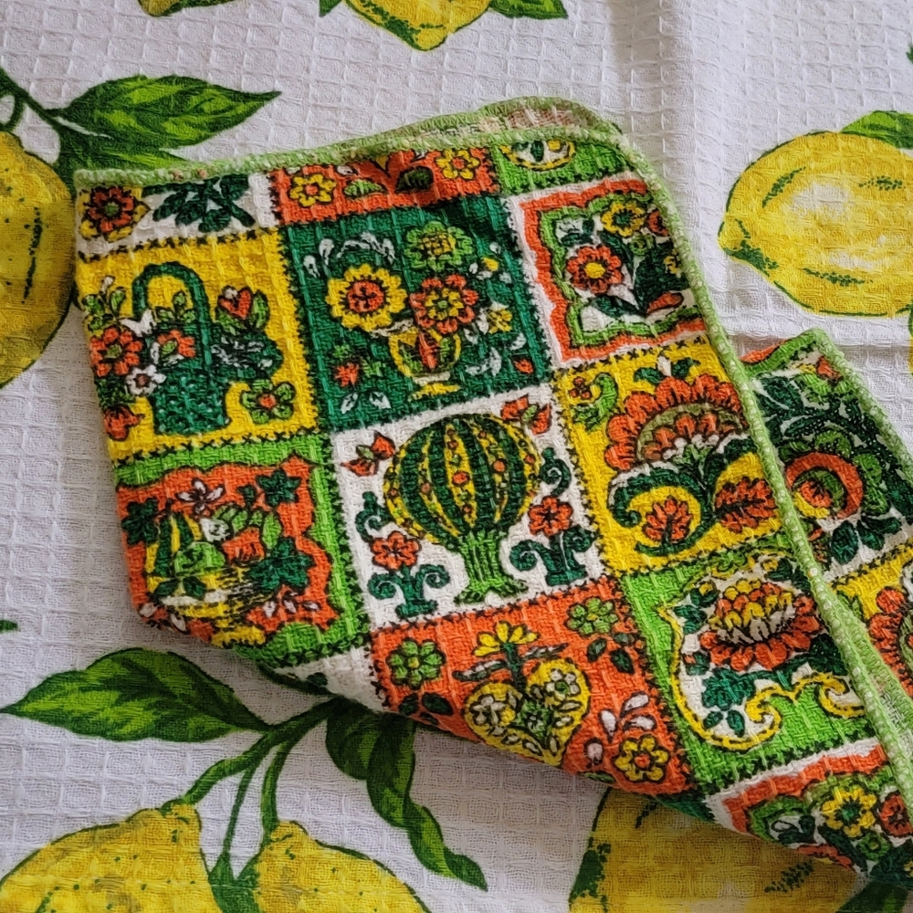 1970s Day Glo Wash Cloth Vintage Linens Washrag 60s, 70s green towel
